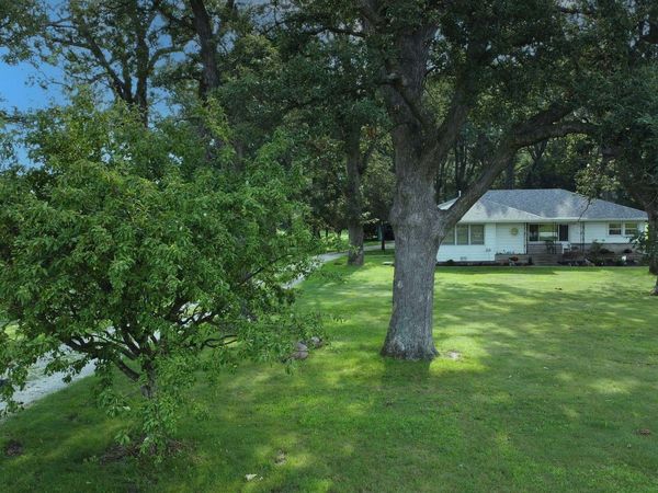 2214 N State Route 1, Watseka, IL 60970