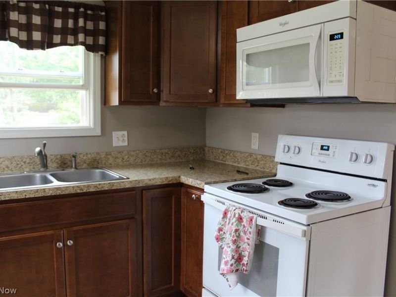 224 Pennsylvania Avenue, Louisville, OH 44641 Photo 9