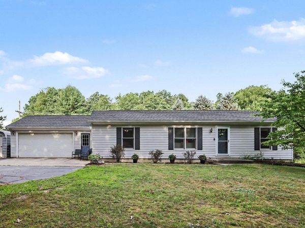6525 McCords Avenue SE, Alto, MI 49302