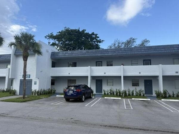 2828 CASITA Way, Unit 211, Delray Beach, FL 33445