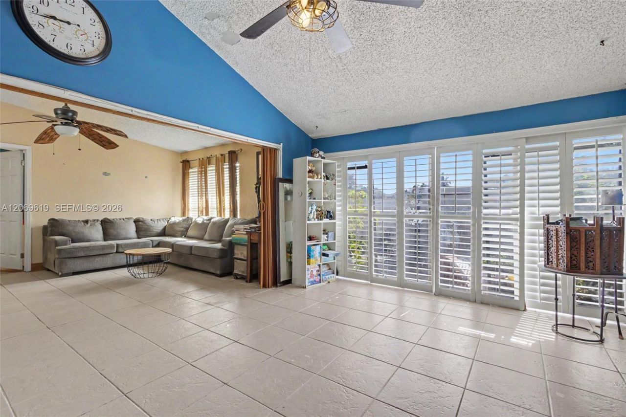 5510 S Lakewood Cir S , Unit A, Margate, FL 33063 Photo