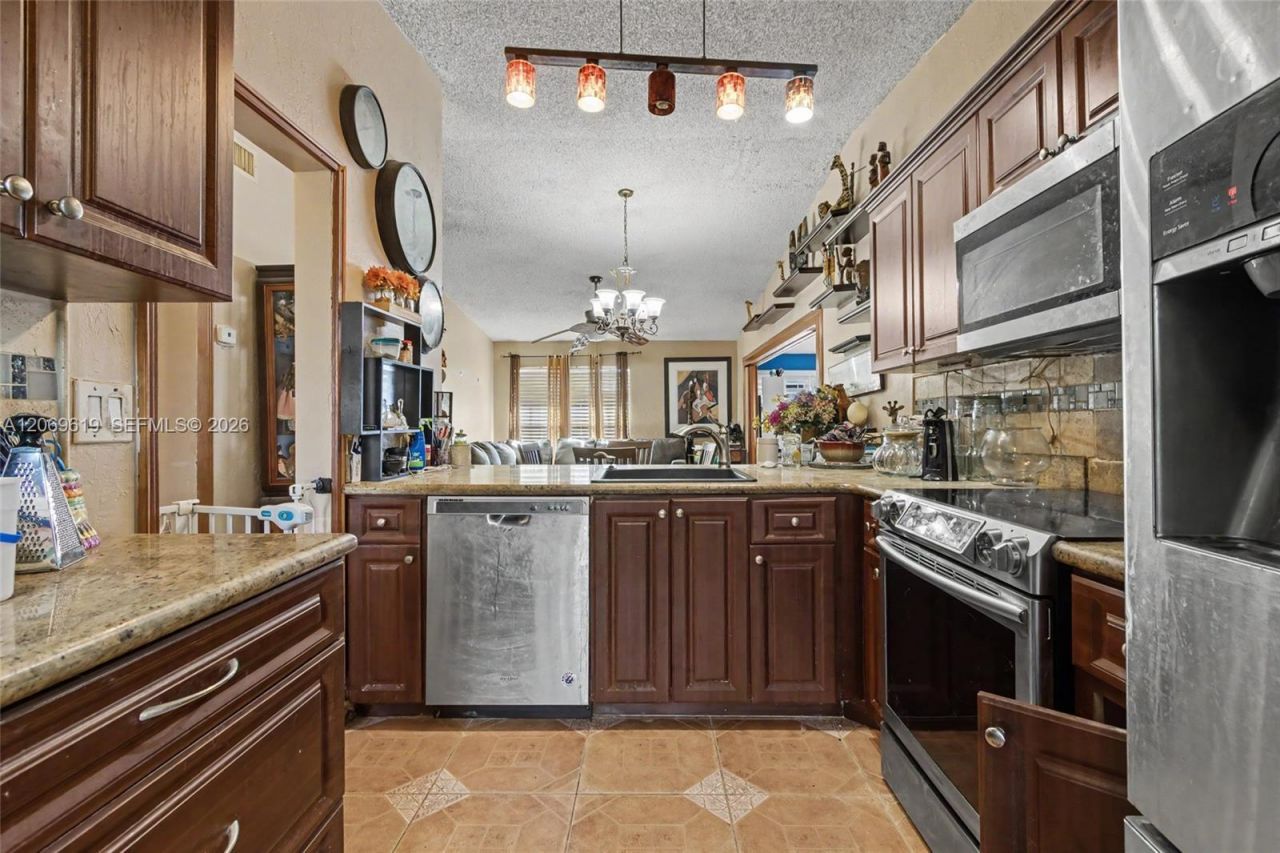 5510 S Lakewood Cir S , Unit A, Margate, FL 33063 Photo