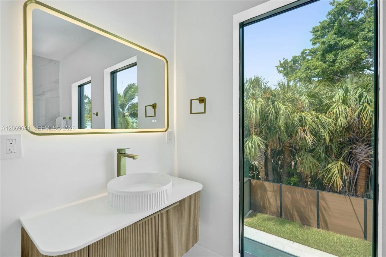 1821 NE 26th Ave, Fort Lauderdale, FL 33305 Photo