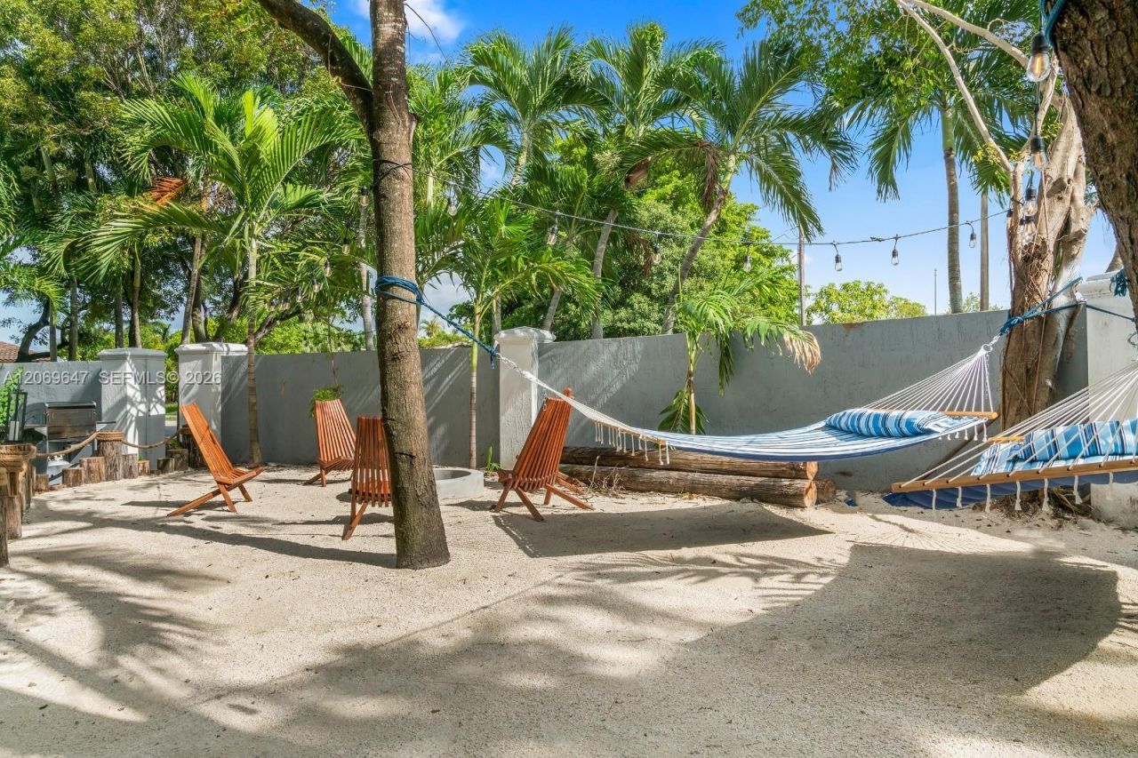 12141 Walsh Blvd, Miami, FL 33184 Photo