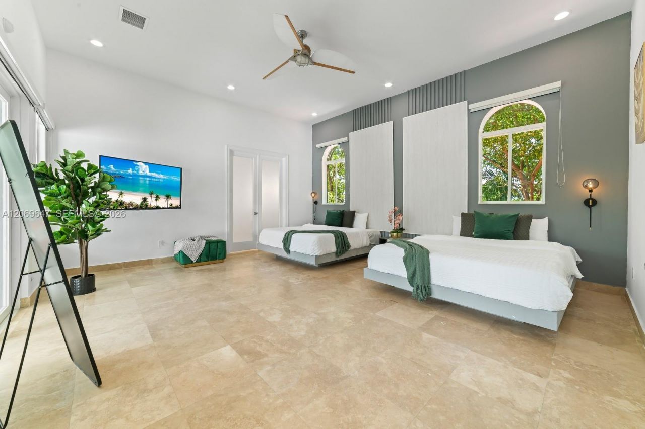 12141 Walsh Blvd , Miami, FL 33184 Photo