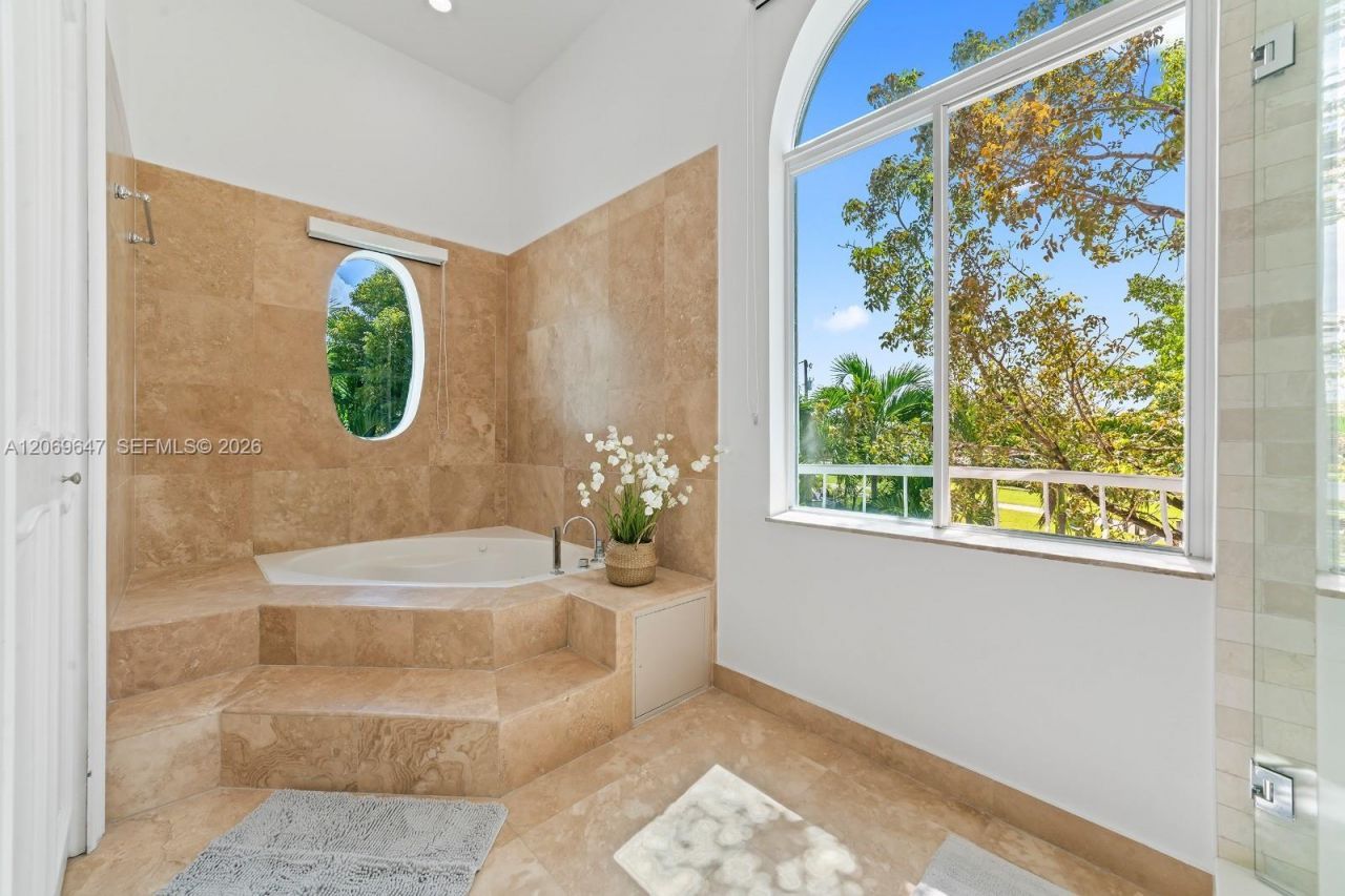 12141 Walsh Blvd , Miami, FL 33184 Photo