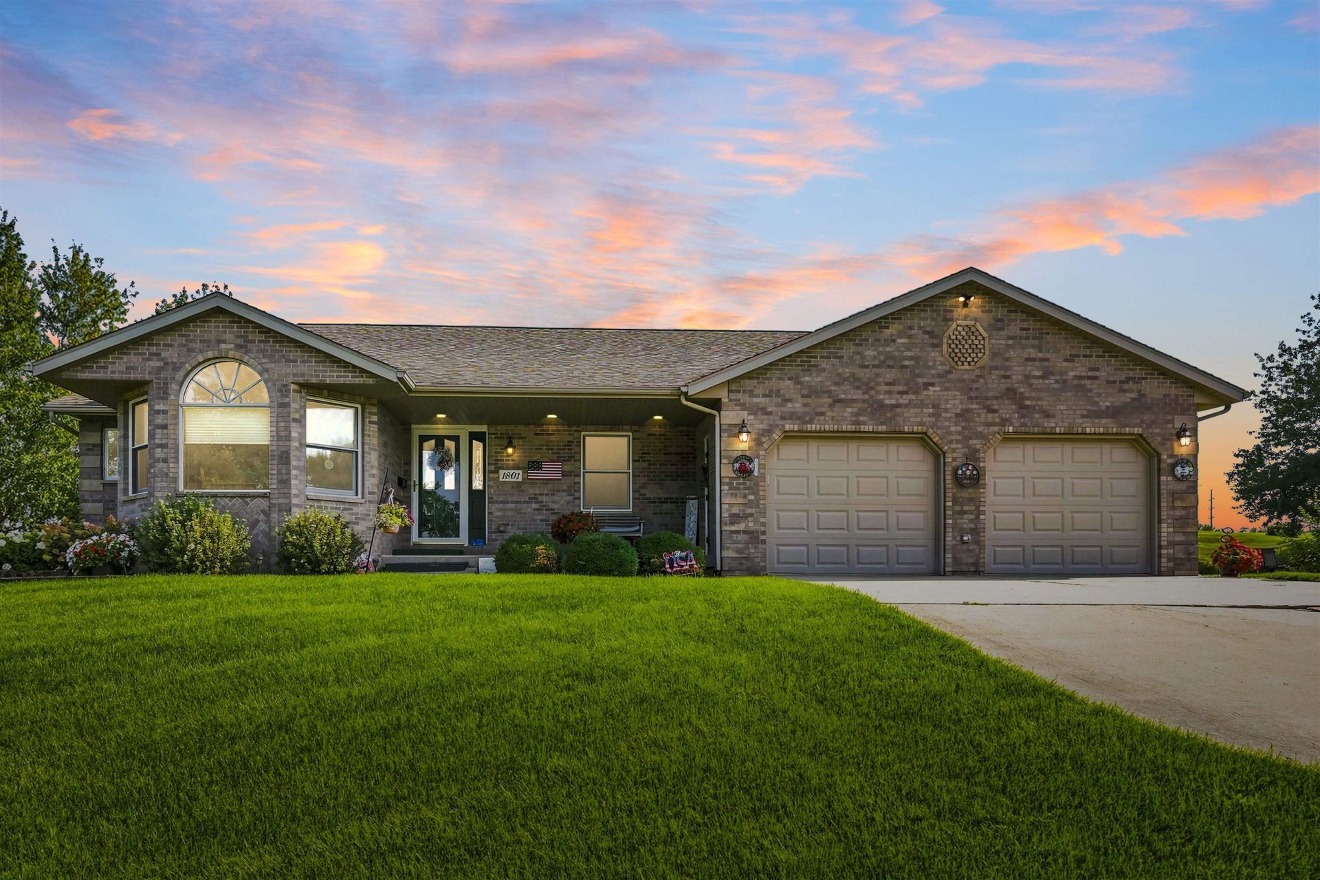 1801 Swagosa Drive, Maquoketa, IA 52060 Main Photo