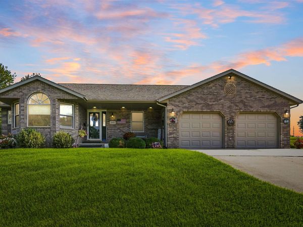 1801 Swagosa Drive, Maquoketa, IA 52060