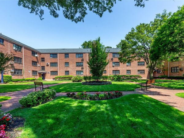15 Beach Road , Unit 3-A, Great Neck, NY 11023