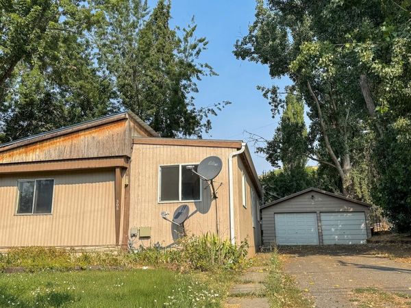 305 N G Street, Albion, WA 99102