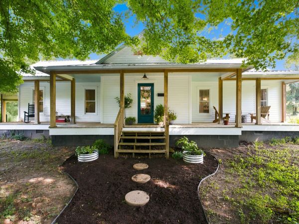 3363 Church St , Burns, TN 37029