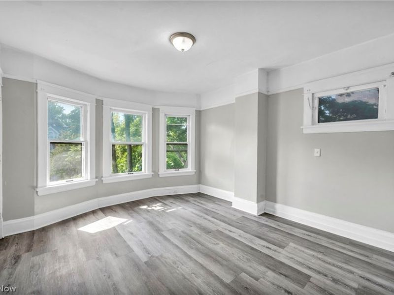 1659 Lee Road, Cleveland, OH 44118 Photo 12