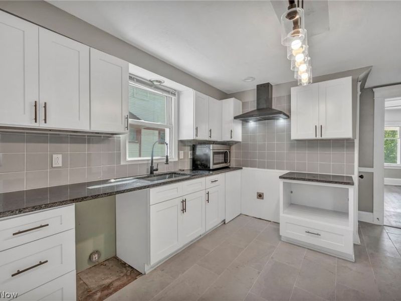 1659 Lee Road, Cleveland, OH 44118 Photo 13