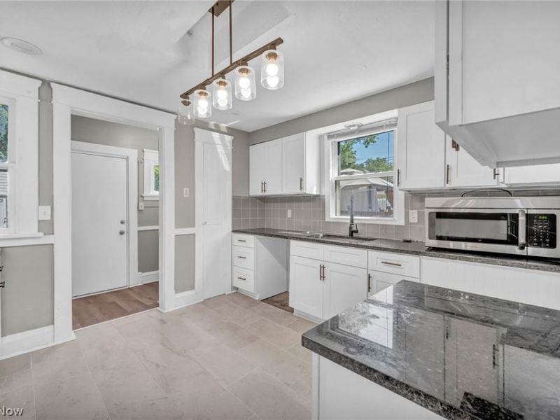 1659 Lee Road, Cleveland, OH 44118 Photo 14