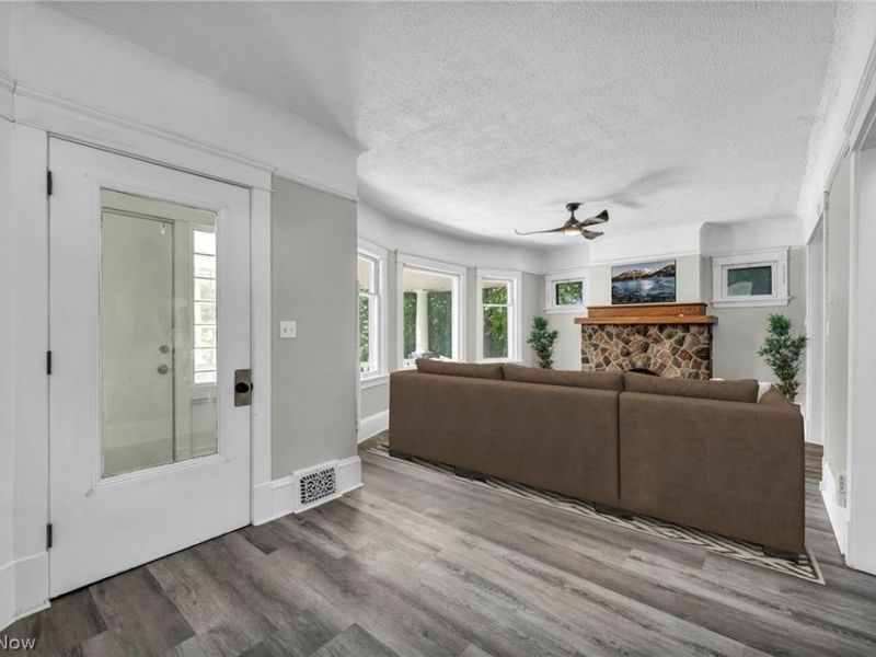 1659 Lee Road, Cleveland, OH 44118 Photo 3