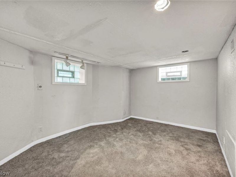 1659 Lee Road, Cleveland, OH 44118 Photo 36