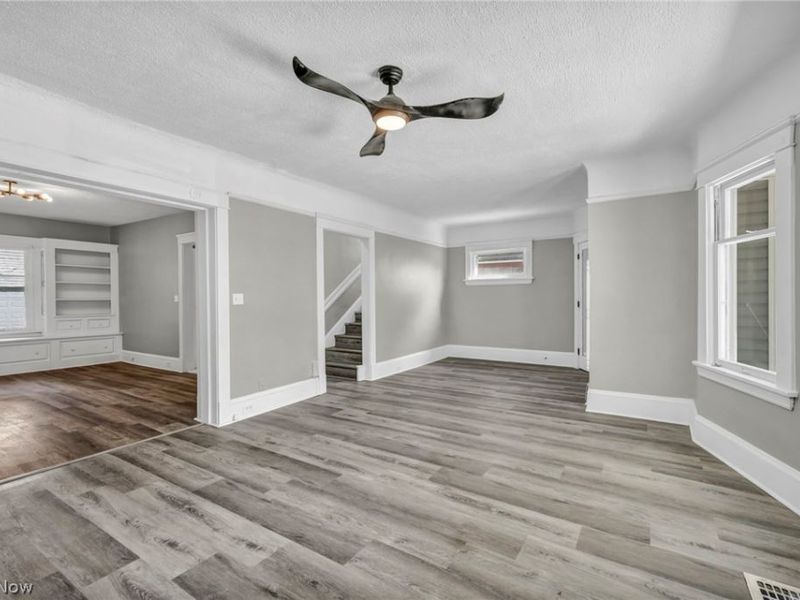 1659 Lee Road, Cleveland, OH 44118 Photo 6