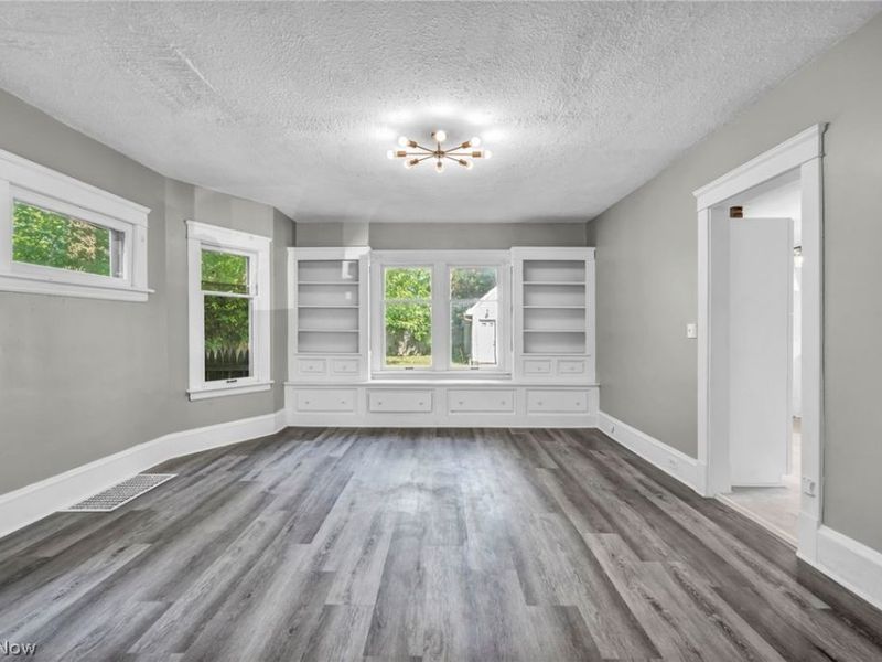 1659 Lee Road, Cleveland, OH 44118 Photo 9