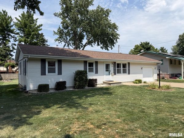 1862 PLUM Street, Jacksonville, IL 62650