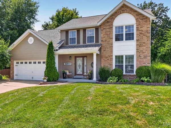 303 Whispering Woods Drive, St Peters, MO 63304