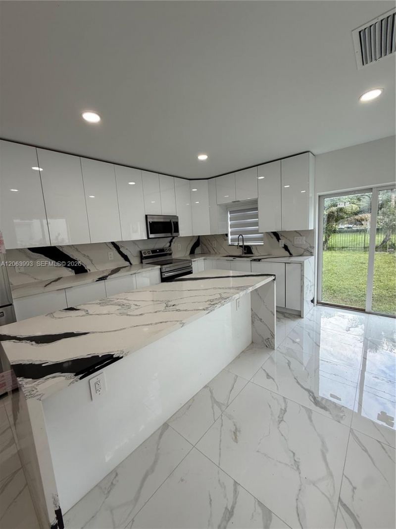 2100 NW 102nd St, Unit 1, Miami, FL 33147 Photo
