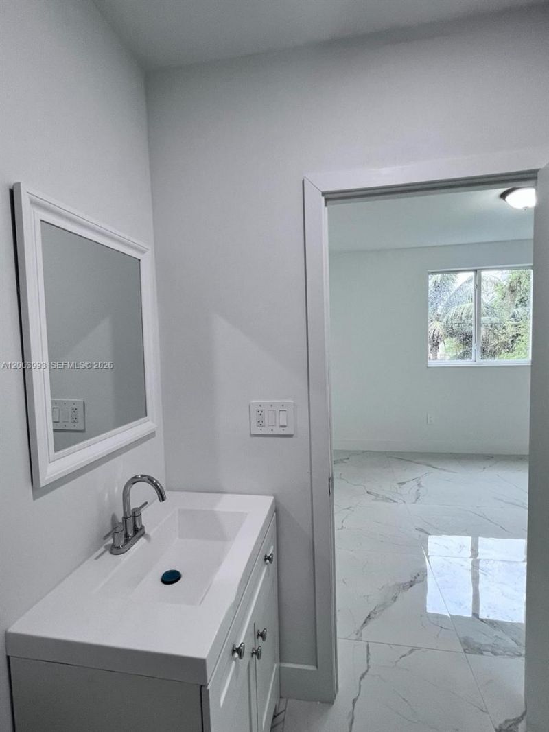 2100 NW 102nd St, Unit 1, Miami, FL 33147 Photo