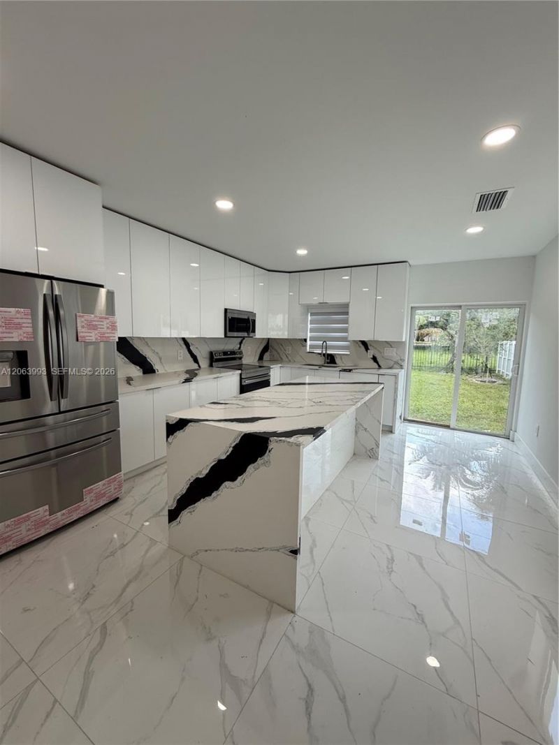 2100 NW 102nd St, Unit 1, Miami, FL 33147 Photo