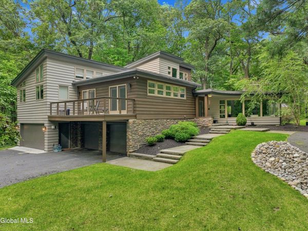 7 Hills Road, Loudonville, NY 12211