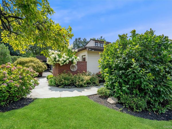 264 Sparrow Drive, Manhasset, NY 11030