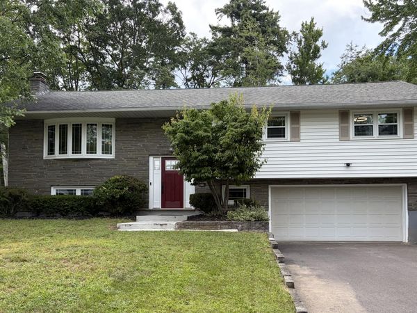 606 Via Ponderosa, Schenectady, NY 12303