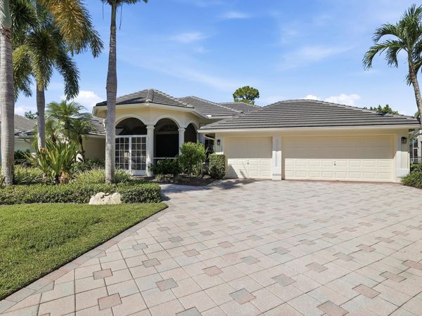 533 Cypress Green Circle, Wellington, FL 33414