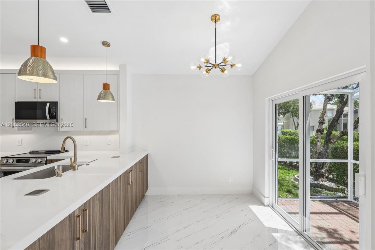 9613 NW 8th Cir, Plantation, FL 33324 Photo