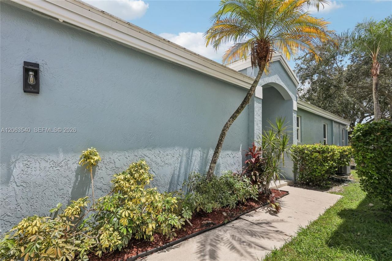 9613 NW 8th Cir, Plantation, FL 33324 Photo