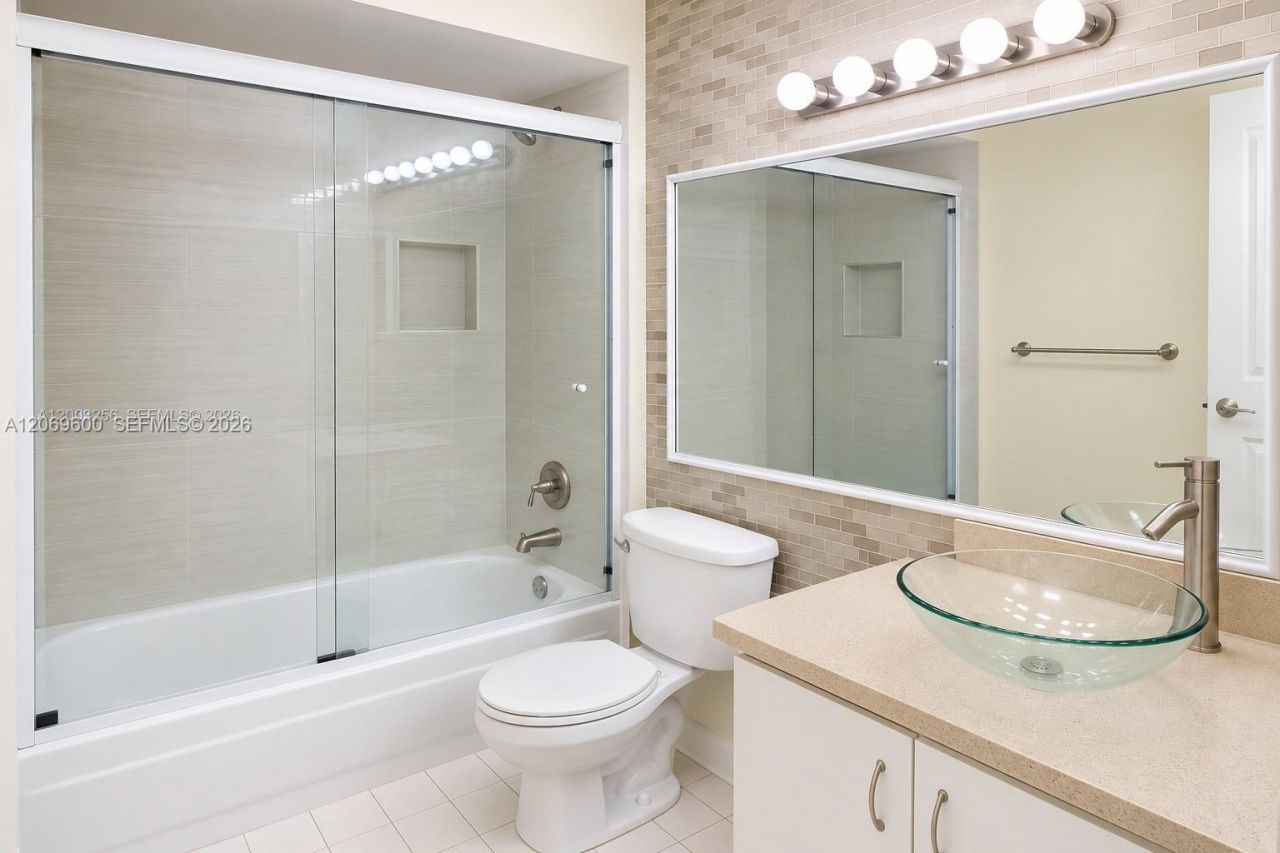 464 NE 210th Cir Ter, Unit 201-10A, Miami, FL 33179 Photo