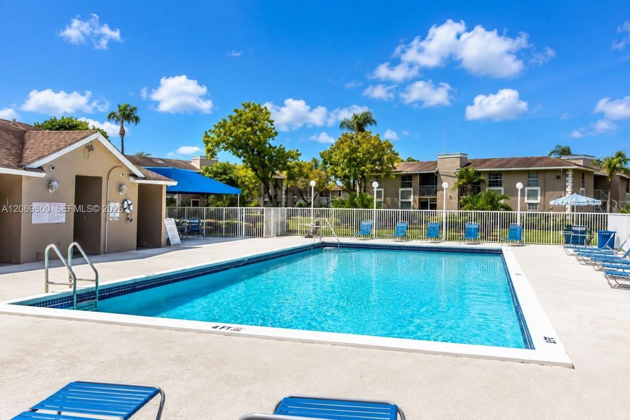 464 NE 210th Cir Ter, Unit 201-10A, Miami, FL 33179 Photo