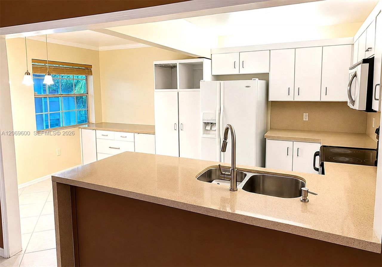 464 NE 210th Cir Ter, Unit 201-10A, Miami, FL 33179 Photo