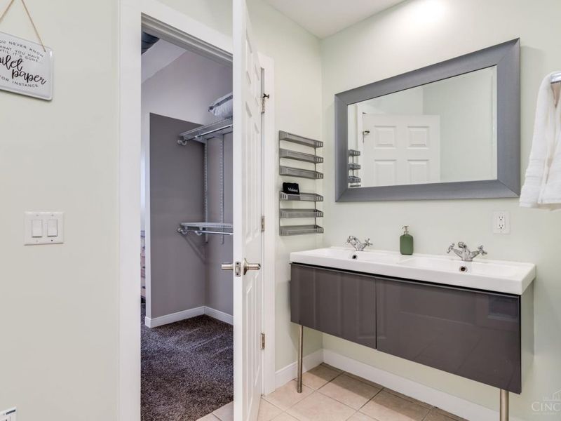 55 E Clifton Avenue, Cincinnati, OH 45202 Photo 6