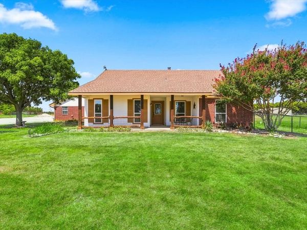 11555 Plainview Road, Krum, TX 76249