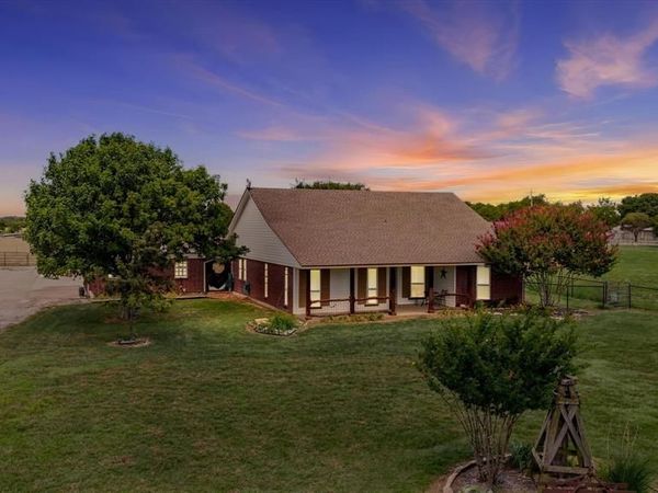 11555 Plainview Road , Krum, TX 76249
