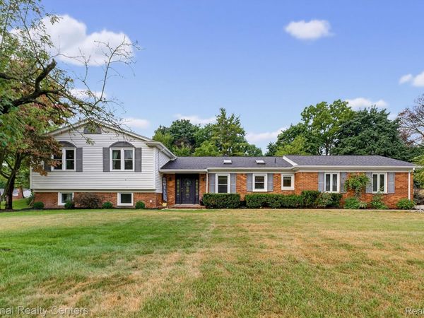 216 Birch Hill Drive, Oakland Township, Mi 48306