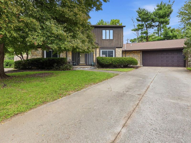 5288 Butternut Court E, Columbus, OH 43229 Photo 2