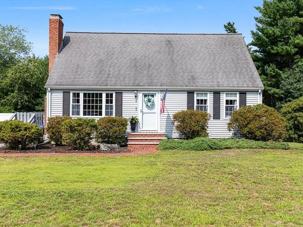 6 Oak Dr, Plainville, MA 02762