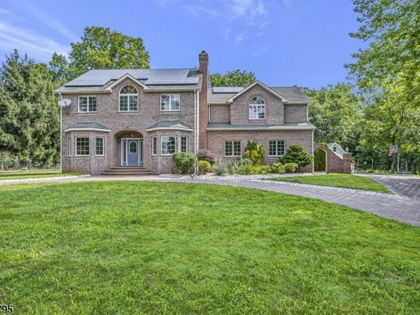 4 Brook St, Green Brook, NJ 08812