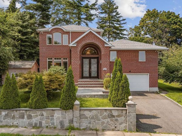 300 Ellen Place , Jericho, NY 11753