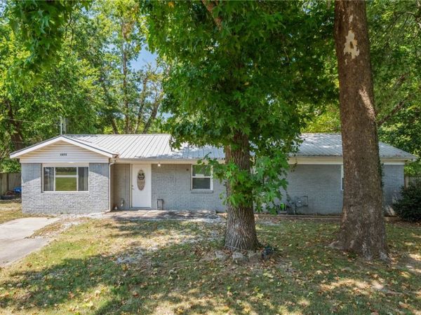 1075 S Baldwin Avenue, Fayetteville, AR 72701