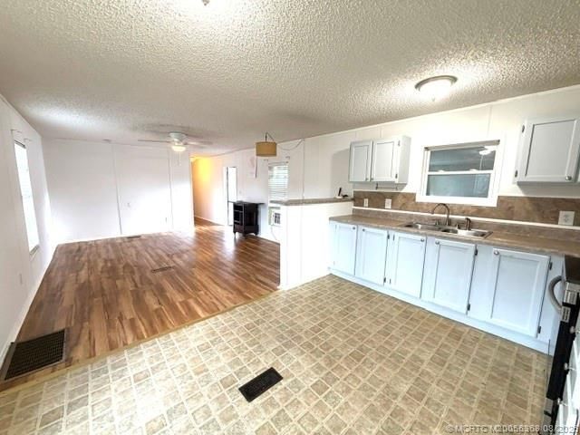 8423 SE Sandy Lane , Hobe Sound, FL 33455 Photo