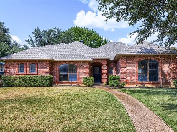 1201 St James Place , Arlington, TX 76011