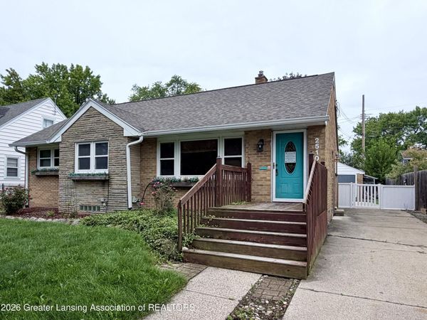 2510 Wellington Road, Lansing, MI 48910