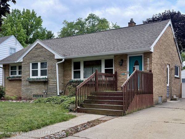 2510 Wellington Road, Lansing, MI 48910
