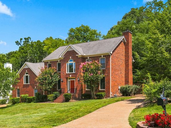 8009 Montcastle Dr, Nashville, TN 37221